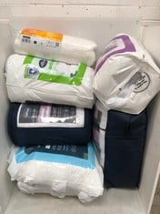 APPROX 6 X ASSORTED BEDDING TO INCLUDE SILENTNIGHT AIRFLOW MATTRESS TOPPER IN KING SIZE