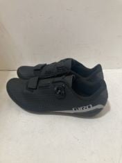 GIRO CADET MEN’S CYCLING SHOES SIZE 8.5.