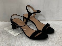 PALLET OF APPROXIMATELY 75 X ASSORTED ESSENTIALS SHOES TO INCLUDE WOMEN ANKLE STRAP IN BLACK SIZE UK 6.5 (KERBSIDE PALLET DELIVERY)