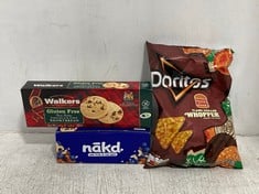 CAGE OF ASSORTED FOOD TO INCLUDE WALKER GLUTEN FREE CHOCOLATE CHIP SHORTBREAD BISCUITS - BBE 30.10.24 (CAGE NOT INCLUDED) (KERBSIDE PALLET DELIVERY)