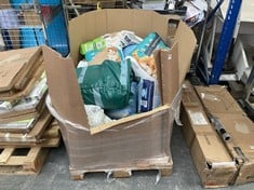 PALLET OF ASSORTED ITEMS TO INCLUDE CATSAN HYGIENE CAT LITTER (KERBSIDE PALLET DELIVERY)