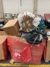 PALLET OF ASSORTED BEDDING ITEMS TO INCLUDE SINGLE ROLLED MATTRESS (KERBSIDE PALLET DELIVERY)