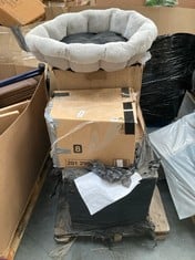 PALLET OF ASSORTED ITEMS TO INCLUDE CUSHIONED LIGHT GREY DOG BED (KERBSIDE PALLET DELIVERY)