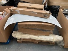 PALLET OF ASSORTED ITEMS TO INCLUDE ADDIS 40M 4 ARM ROTARY AIRER (KERBSIDE PALLET DELIVERY)