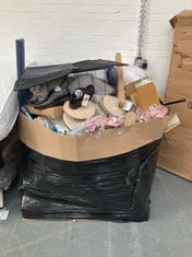 PALLET OF ASSORTED ITEMS TO INCLUDE HUSH PUPPIES UK 10 BLACK LEATHER SHOES (KERBSIDE PALLET DELIVERY)