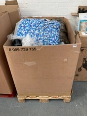 PALLET OF ASSORTED ITEMS TO INCLUDE ELECTRIC POOL PUMP (KERBSIDE PALLET DELIVERY)