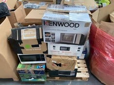 PALLET OF ASSORTED ITEMS TO INCLUDE TOSHIBA MANUAL MICROWAVE OVEN IN WHITE (KERBSIDE PALLET DELIVERY)