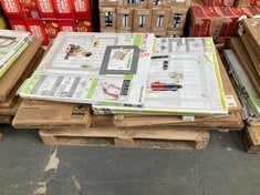 PALLET OF ASSORTED BABY GATES TO INCLUDE LINDAM SURE SHUT AXIS BABY GATE (KERBSIDE PALLET DELIVERY)