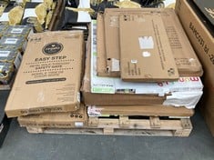 PALLET OF ASSORTED BABY GATES/RAILS TO INCLUDE REGALO EASY STEP METAL WALK THROUGH SAFETY GATE (KERBSIDE PALLET DELIVERY)