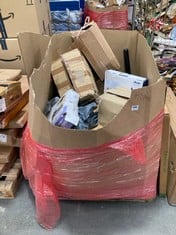 PALLET OF ASSORTED ITEMS TO INCLUDE AIDAPT OUTDOOR HALF STEP (KERBSIDE PALLET DELIVERY)