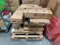 PALLET OF ASSORTED FURNITURE TO INCLUDE VIDA DESIGNS ARLINGTON RADIATOR COVER IN WHITE AND OAK (MEDIUM) (KERBSIDE PALLET DELIVERY)