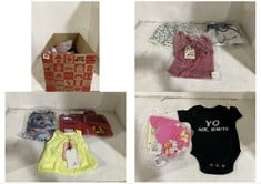 BOX OF APPROX 25 X ASSORTED KIDS CLOTHING TO INCLUDE DKNY SKIRT OFF-WHITE/BLUE FLORAL SIZE 9MTHS