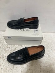 ROUND-TOE LOAFERS BLACK SHINY LEATHER SIZE 40 RRP- £150