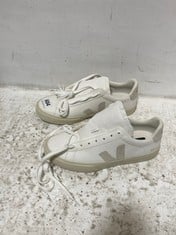 VEJA CAMPO LEATHER WHITE NATURAL SUEDE TRAINERS SIZE 7 RRP- £125