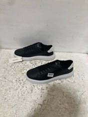 CALVIN KLEIN LEATHER TRAINERS BLACK/WHITE SIZE 10.5 RRP- £120