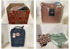 BOX OF ASSORTED ITEMS TO INCLUDE FJALLRAVEN KANKEN BACKPACK NAVY