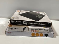 3 X ASSORTED WEIGHING SCALES TO INCLUDE SALTER MAX ELECTRONIC SCALE