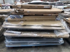 PALLET OF ASSORTED FURNITURE INCLUDING 140X190 SOMMIER WITHOUT LEGS (MAY BE BROKEN OR INCOMPLETE).