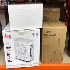 QUANTITY OF KITCHEN & APPLIANCES ITEMS TO INCLUDE SWAN VINTAGE TEASMADE - RAPID BOIL WITH CLOCK AND ALARM, FEATURING A CLOCK LIGHT WITH DIMMER, 600 ML, 780-850 W, CERAMIC TEAPOT INCLUDED, WHITE, STM2