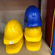 5 X SAFETY HARD HATS: LOCATION - SIDE RACK