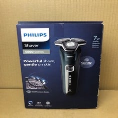 PHILIPS SHAVER SERIES 5000 - WET & DRY ELECTRIC MENS SHAVER WITH CHARGING STAND AND TRAVEL CASE (MODEL S5884/35).: LOCATION - A RACK