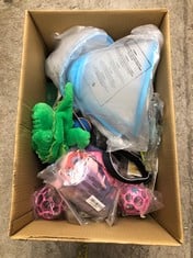 QUANTITY OF PET ITEMS TO INCLUDE CHUCKIT ULTRA SQUEAKER BALL: LOCATION - F RACK