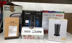 QUANTITY OF KITCHEN & APPLIANCES ITEMS TO INCLUDE BOSCH DESIGNLINE TWK3P420GB STAINLESS STEEL CORDLESS KETTLE, 1.7 LITRES, 3000W - SILVER & BLACK: LOCATION - G RACK