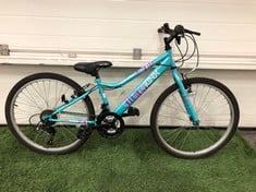 APOLLO KINX JUNIOR MOUNTAIN BIKE, 14” FRAME, 24” WHEELS, 18 SPEED GRIP SHIFT GEARS.: LOCATION - FRONT FLOOR(COLLECTION OR OPTIONAL DELIVERY AVAILABLE)