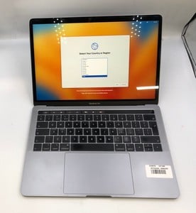 APPLE MACBOOK PRO 256GB SSD LAPTOP: MODEL NO A1989. INTEL CORE I5-8279U, 8GB RAM,: LOCATION - L