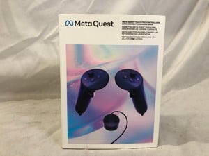 META QUEST TOUCH PRO CONTROLLERS WITH COMPACT CHARGING DOCK  VR CONTROLLERS.: LOCATION - D