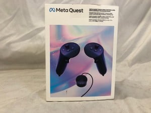 META QUEST TOUCH PRO CONTROLLERS WITH COMPACT CHARGING DOCK  VR CONTROLLERS.: LOCATION - D