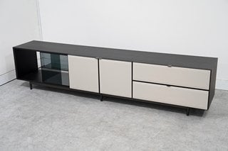 MINOTTI LONDON MORRISON HORIZONTAL SIDEBOARD IN GLOSSY SWITH AND MOKA (DIMENSIONS: 270CM X 50CM X 60CM) - RRP £14,818 - 100% ITALIAN FURNITURE, MADE BY SKILLED ARTISAN CRAFTSMEN. MINOTTI HAS RECEIVED