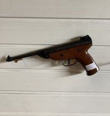 GAMO FALCON .177 SPRING PISTOL - PLEASE NOTE, THIS AUCTION IS 18+ ONLY - ALL BUYERS WILL BE REQUIRED TO PRESENT I.D UPON COLLECTION TO MATCH THEIR INVOICE. UNDER NO CIRCUMSTANCES WILL LOTS BE HANDED