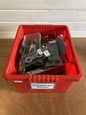 QTY OF ASSORTED ITEMS TO INC BEAVER HOSE HOLDERS & RETRACTOR LINES