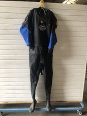 AZDRY CP1 SPORT DIVING SUIT, SIZE L, BOOTS SIZE 10