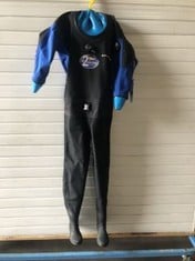 AZDRY CP1 SPORT DIVING SUIT, SIZE M/L, BOOTS SIZE 5