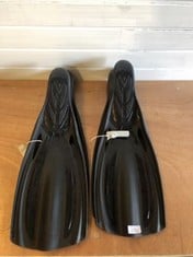 2 X PAIRS OF BLACK FINS