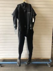 AZDRY CP1 SPORT DIVING SUIT, SIZE L/W, BOOTS SIZE 10