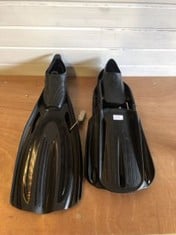 2 X PAIRS OF FINS TO INC SCUBAPRO