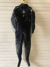 SCUBAPRO EVERDRY4 DIVING SUIT, SIZE US LR