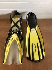 2 X PAIRS OF FINS TO INC MARES QUATTRO