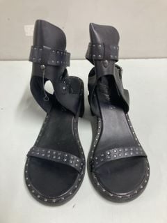 HAPPINESS HEELED SANDAL WASHED BLACK - SIZE 7 - RRP £121.00