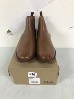 CLARKS COLLECTION TAN BOOTS - SIZE 8