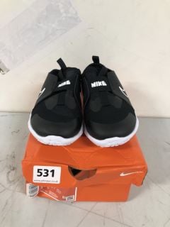 NIKE FLEX RUNNER 2 CHILDRENS SHOES - SIZE 9.5