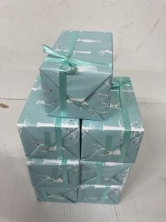 7 X CHRISTMAS GIFT WRAPPED BATH BOMB SETS