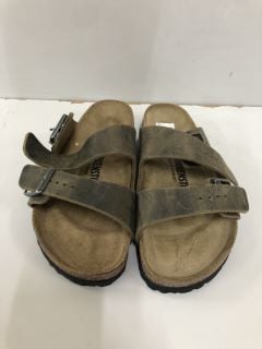 BIRKENSTOCK SANDALS SIZE: EU 36 RRP: £80.00