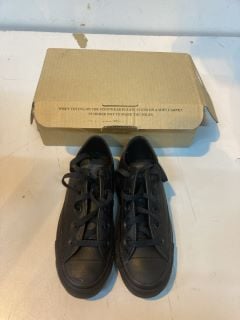 CONVERSE BLACK MONO SIZE:  4