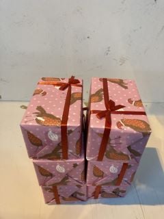 6 X CHRISTMAS GIFT WRAPPED BATH BOMB SETS