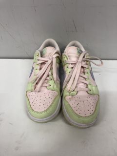 NIKE EASTER DUNK  SIZE: 5