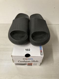 32 COOL CUSHION SLIDE SLIDERS IN BLACK SIZE M